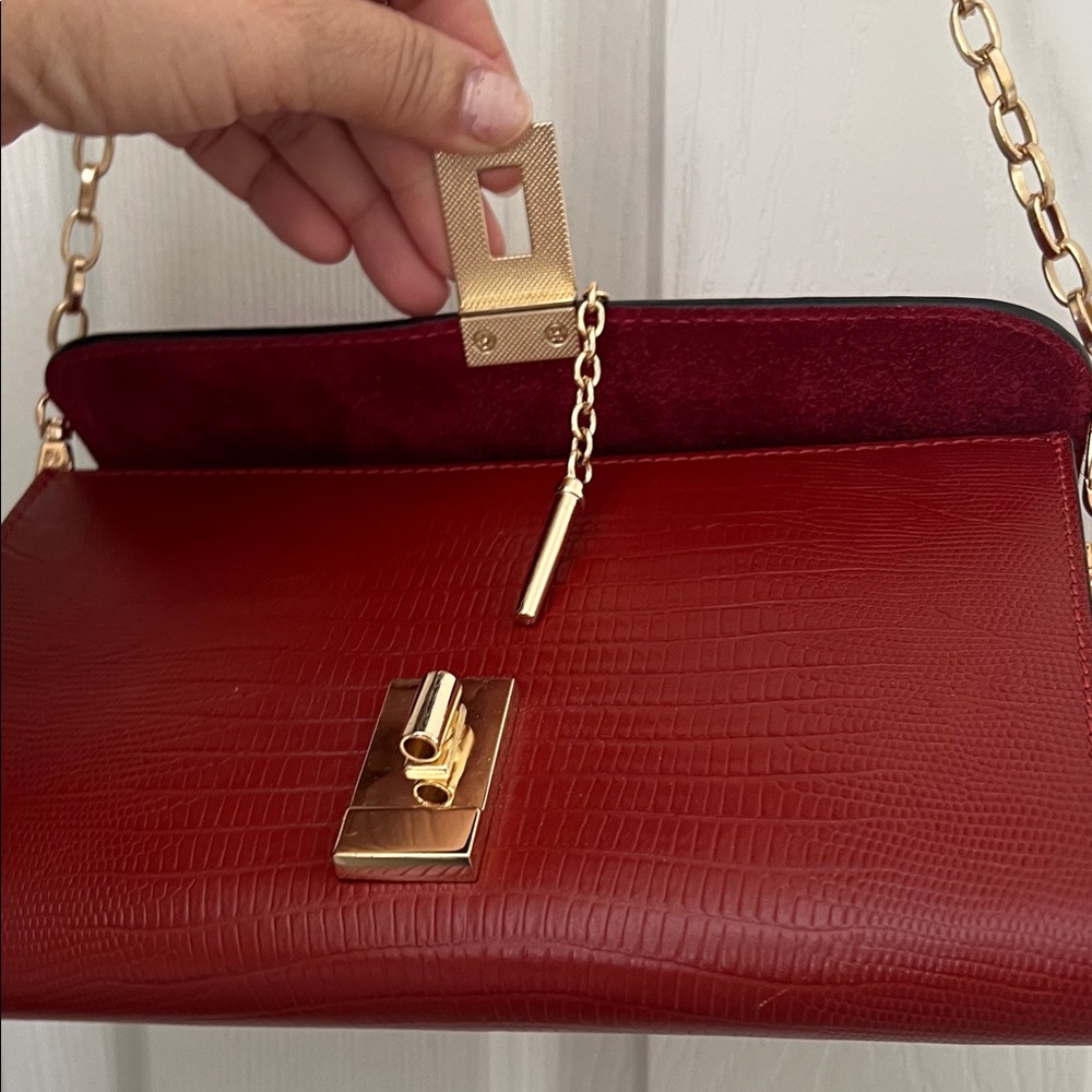Viola Castellani Red Croc-Embossed Chain Shoulder Clutch - Picture 2 of 4